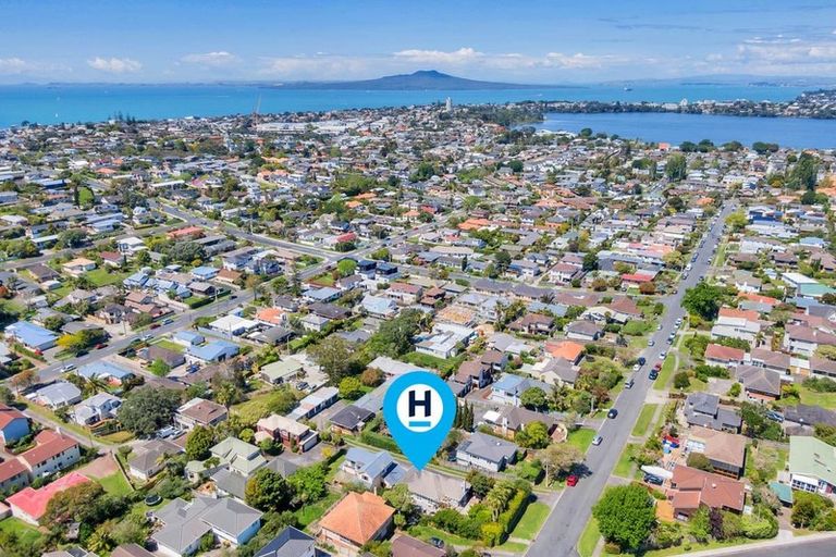 Photo of property in 1/53 Corunna Road, Milford, Auckland, 0620