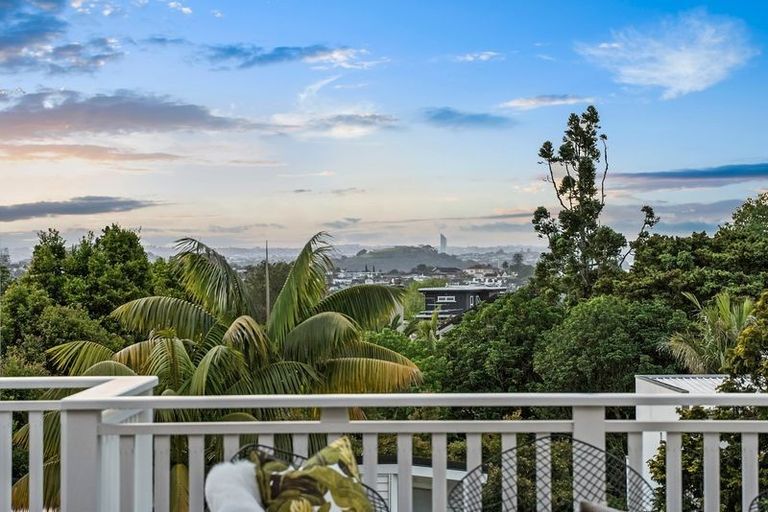 Photo of property in 253 St Heliers Road, Saint Heliers, Auckland, 1071