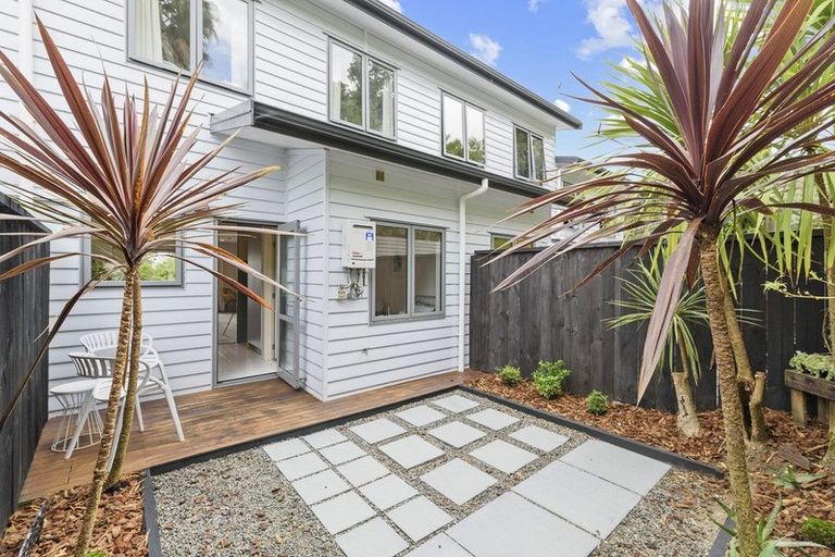 Photo of property in 3/17 Pannill Place, Oteha, Auckland, 0632