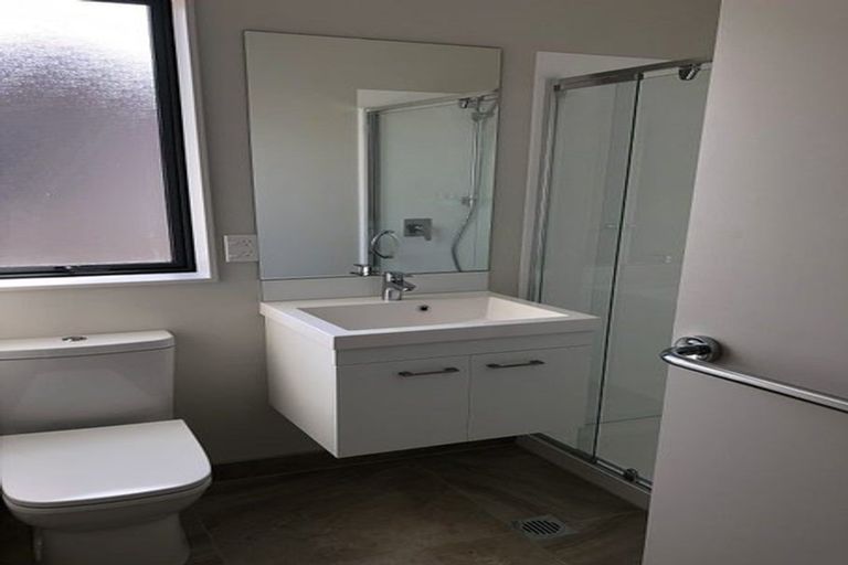 Photo of property in 60a Seymour Road, Sunnyvale, Auckland, 0612