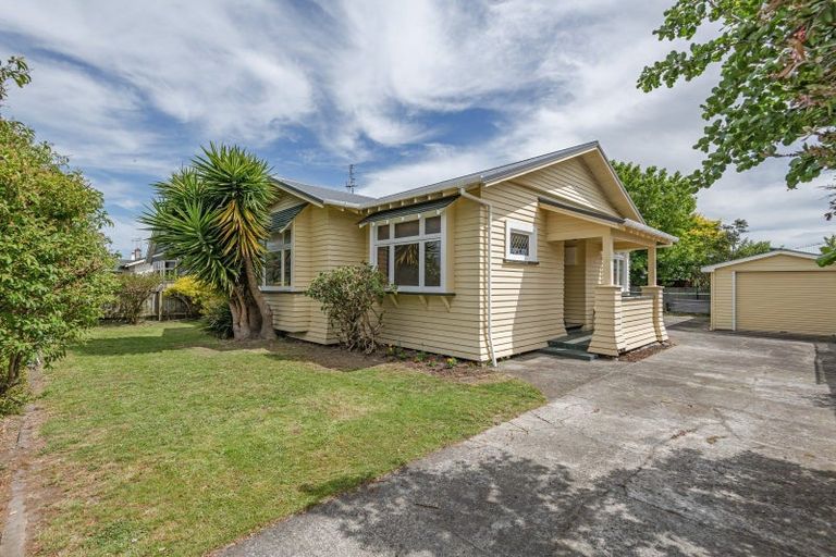 Photo of property in 6 Kowhai Avenue, Takaro, Palmerston North, 4410