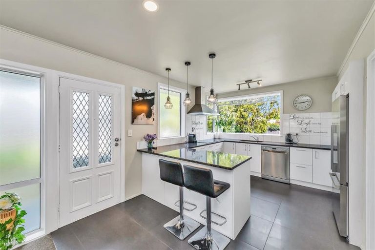 Photo of property in 140 Kendal Avenue, Burnside, Christchurch, 8053