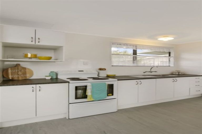 Photo of property in 2/61 Redcrest Avenue, Red Hill, Papakura, 2110