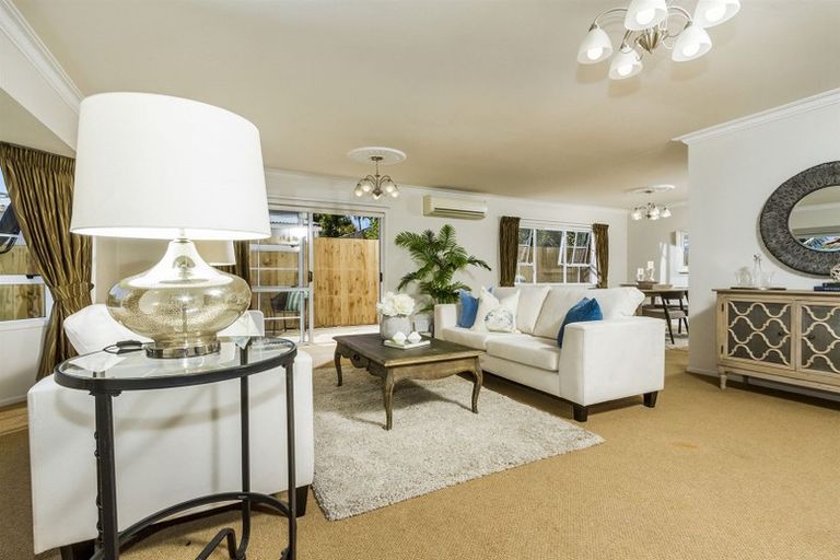 Photo of property in 2/3 Winscombe Street, Belmont, Auckland, 0622