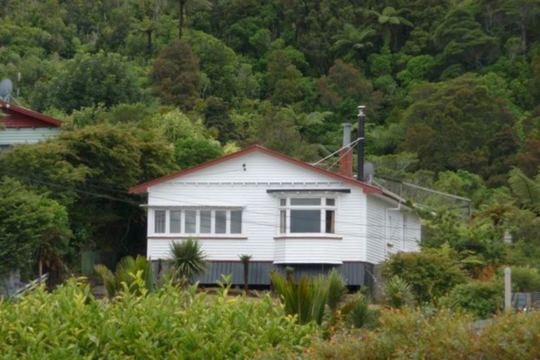 Photo of property in 9 Ashmore Avenue, Cobden, Greymouth, 7802