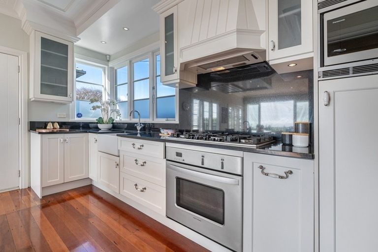 Photo of property in 24 Palmer Crescent, Mission Bay, Auckland, 1071