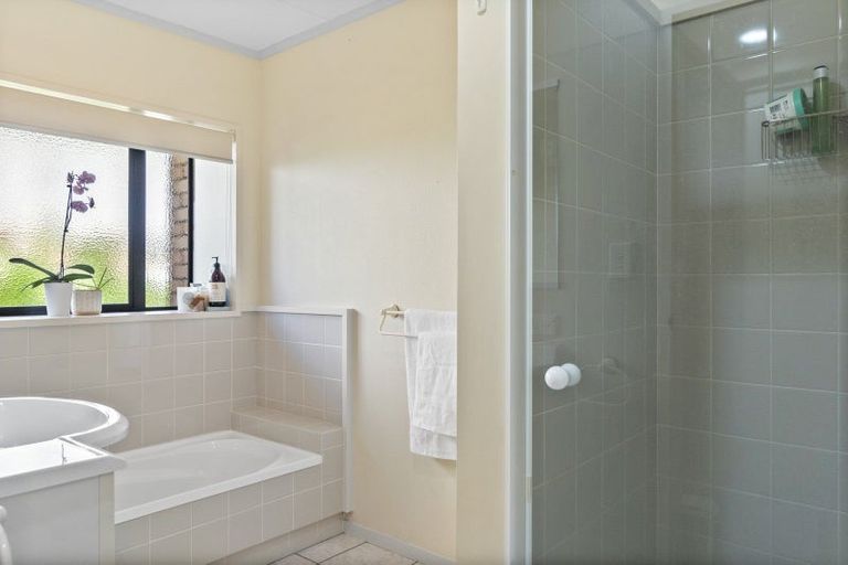 Photo of property in 17 Sunny Dale, Western Heights, Hamilton, 3200