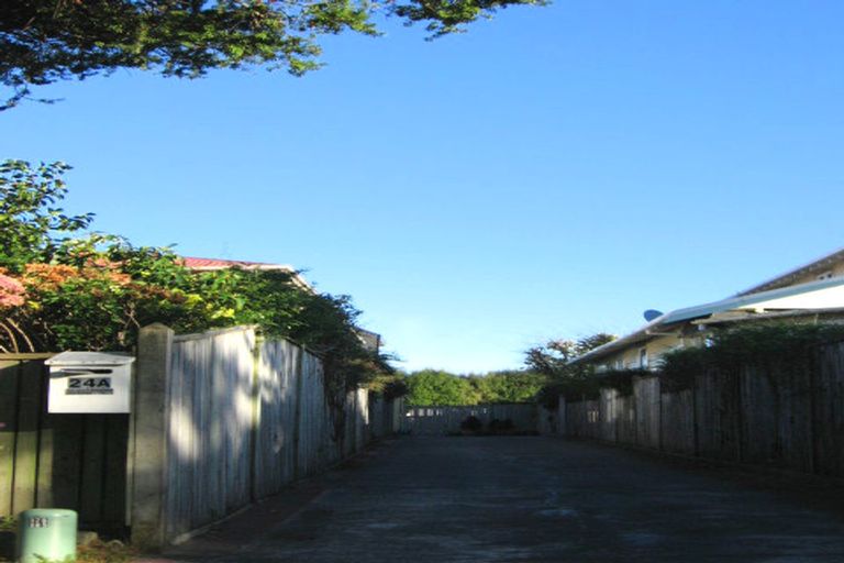 Photo of property in 1/24 Totara Crescent, Woburn, Lower Hutt, 5010