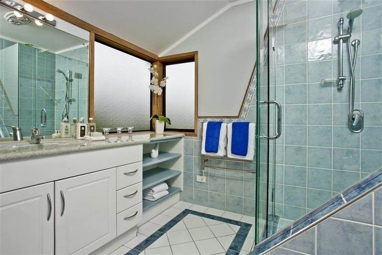 Photo of property in 6 Shiloh Way, Greenhithe, Auckland, 0632