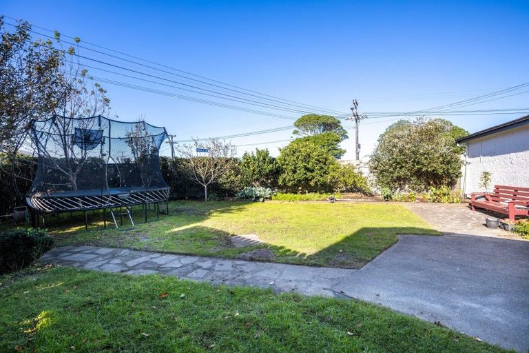 Photo of property in 22 Ridge Lane, New Plymouth, 4310