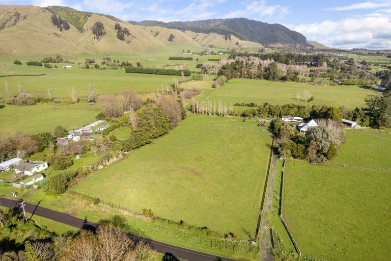 Photo of property in 156 Gear Road, Te Horo, Otaki, 5582