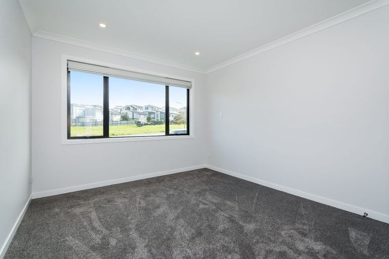 Photo of property in 1 Luff Place, Long Bay, Auckland, 0630