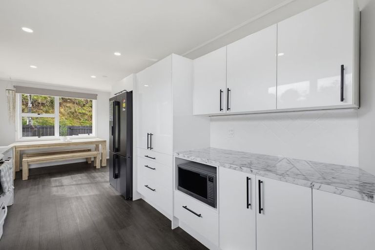Photo of property in 2 Bromley Place, Westown, New Plymouth, 4310