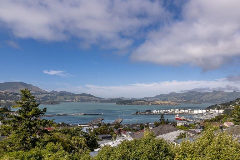 Photo of property in 2/94 Oxford Street, Lyttelton, 8082