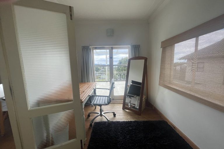 Photo of property in 43 Surf Road, Stanmore Bay, Whangaparaoa, 0932