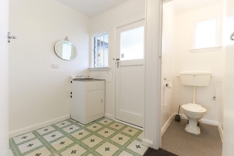 Photo of property in 8 Aberdeen Avenue, Takaro, Palmerston North, 4412