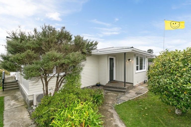 Photo of property in 44 Mark Avenue, Paparangi, Wellington, 6037