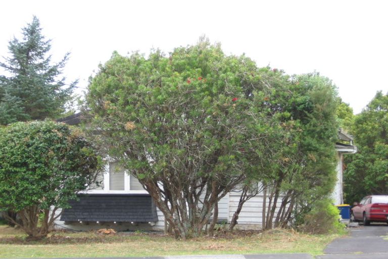 Photo of property in 46 Beach Haven Road, Beach Haven, Auckland, 0626