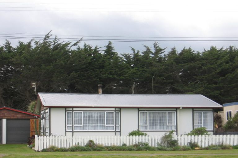 Photo of property in 37 Nash Parade, Foxton Beach, Foxton, 4815