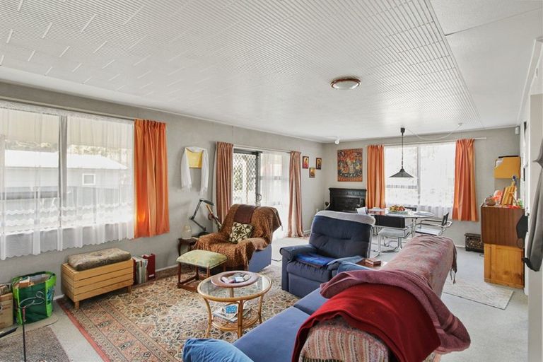 Photo of property in 29 Hennessy Street East, Foxton Beach, Foxton, 4815