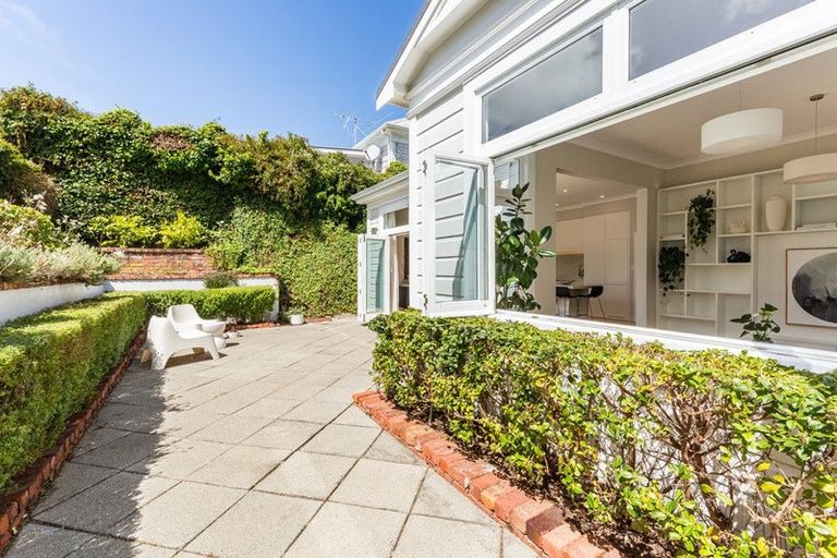 Photo of property in 22 Plunket Street, Kelburn, Wellington, 6012