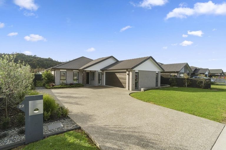 Photo of property in 22 Sir Lincoln Drive, Kumeu, 0810