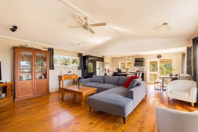 Photo of property in 29 Cedar Terrace, Stanmore Bay, Whangaparaoa, 0932