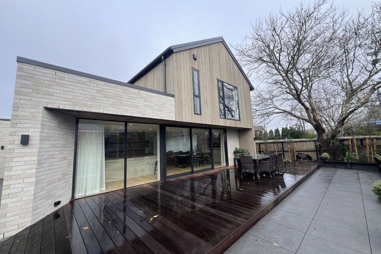 Photo of property in 1b Taunton Green, Papanui, Christchurch, 8052