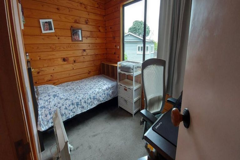 Photo of property in 2/46 Sunnynook Road, Sunnynook, Auckland, 0620