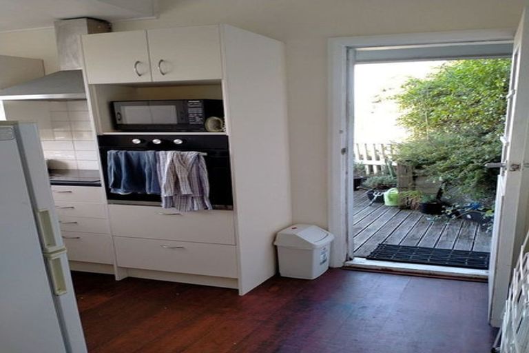 Photo of property in 112 Grafton Road, Roseneath, Wellington, 6011