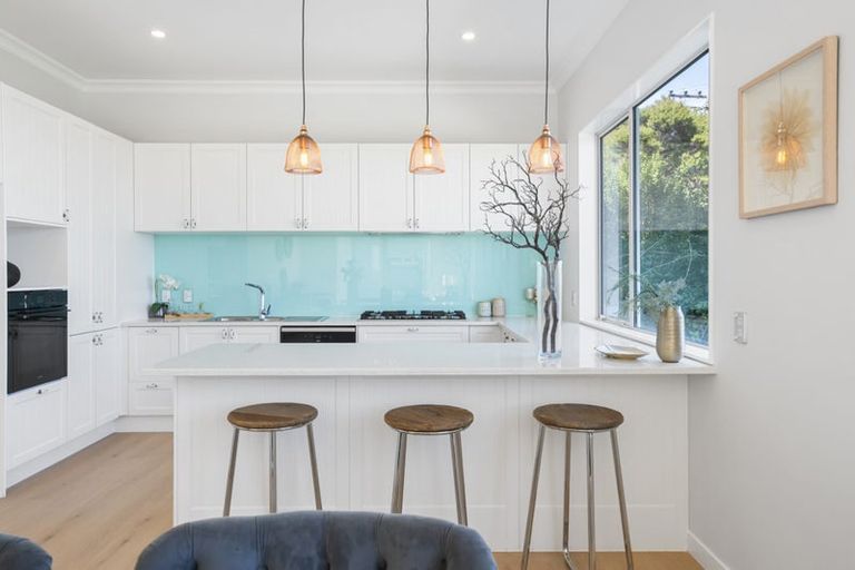 Photo of property in 517 East Coast Road, Murrays Bay, Auckland, 0630