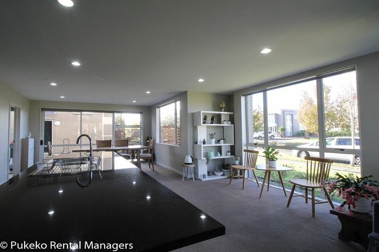 Photo of property in 28 Kuaka Drive, Takanini, 2112