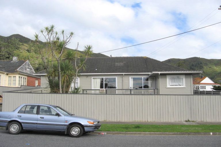 Photo of property in 4a Cleland Crescent, Naenae, Lower Hutt, 5011
