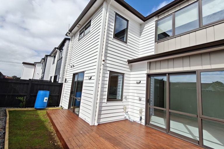 Photo of property in 52d Hutchinsons Road, Bucklands Beach, Auckland, 2014