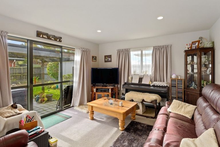 Photo of property in 2/30 Tuckers Road, Redwood, Christchurch, 8051