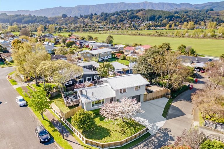 Photo of property in 1 Riverlea Way, Totara Park, Upper Hutt, 5018