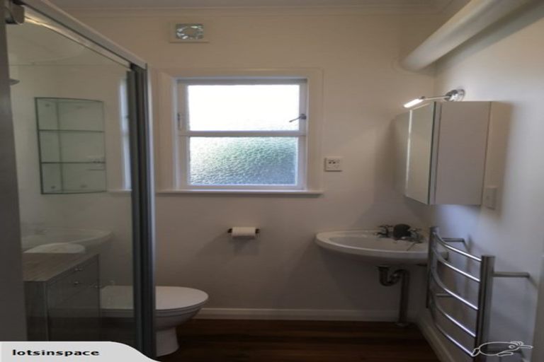 Photo of property in 64 Beacon Hill Road, Strathmore Park, Wellington, 6022