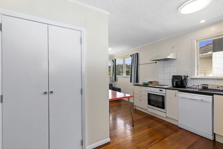 Photo of property in 1/167 Wainuiomata Road, Wainuiomata, Lower Hutt, 5014