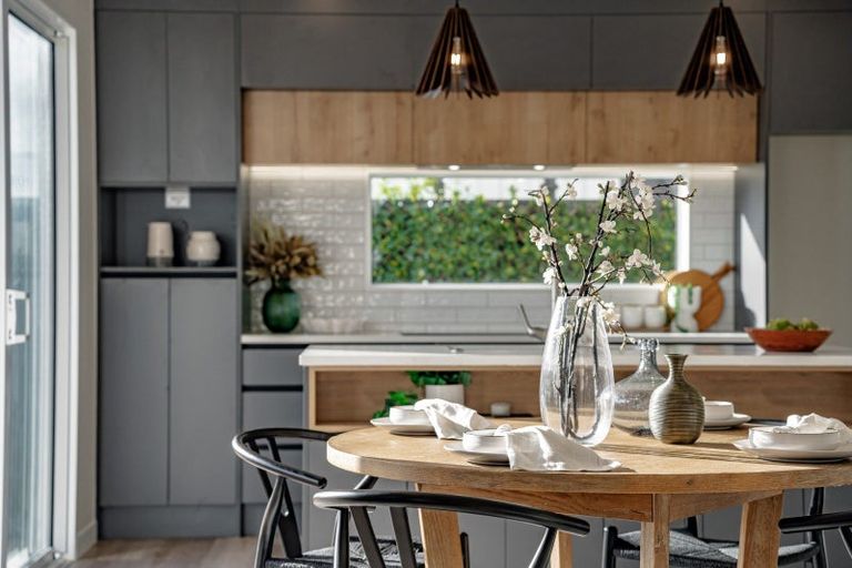 Photo of property in 6 Cara Avenue, Kumeu, 0810