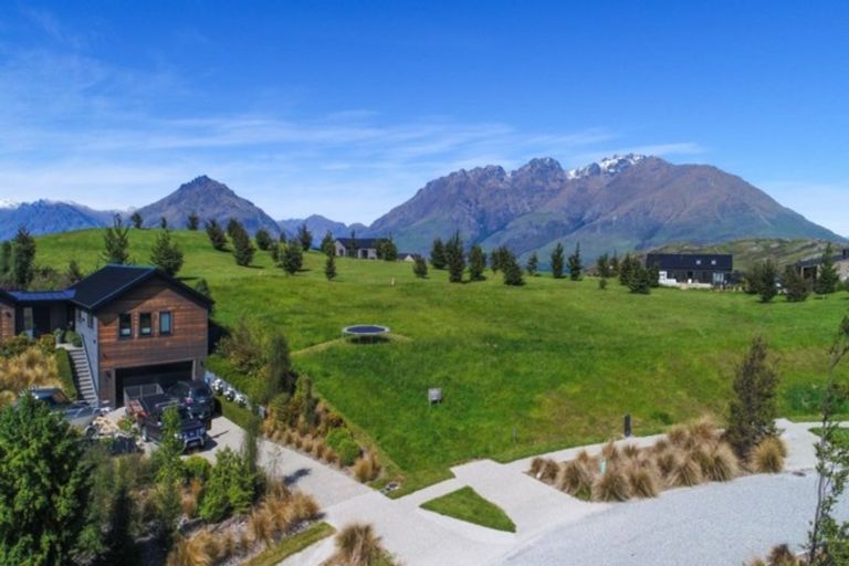 Photo of property in 29 Pendeen Crescent, Jacks Point, Queenstown, 9371