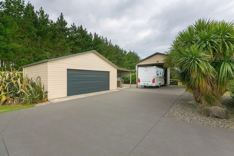 Photo of property in 12 Beach Road, Urenui, 4377