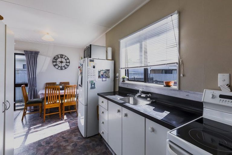 Photo of property in 2/205 Avondale Road, Greenmeadows, Napier, 4112