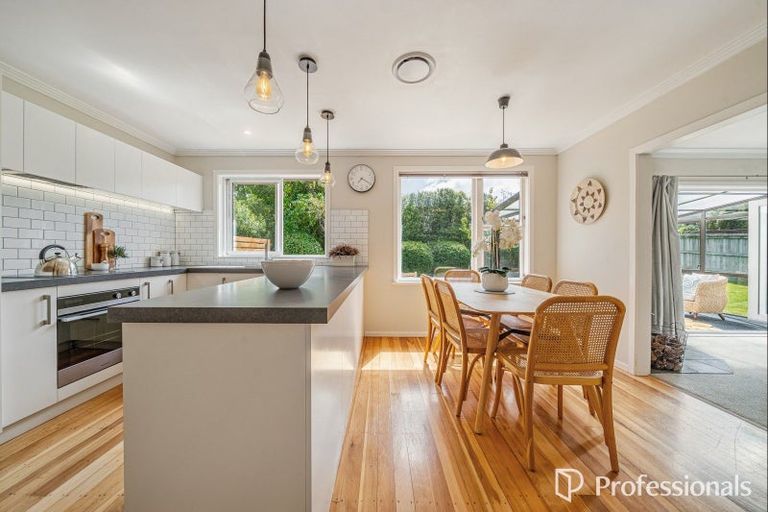 Photo of property in 18 Barberry Grove, Maungaraki, Lower Hutt, 5010