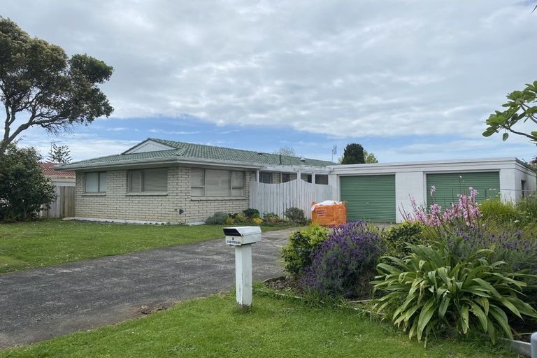Photo of property in 8 John Downs Drive, Browns Bay, Auckland, 0630