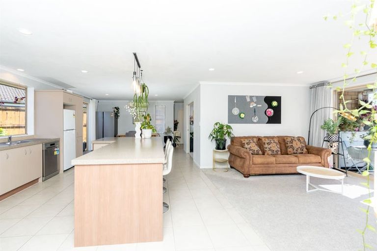 Photo of property in 12 Tarrango Way, Rototuna, Hamilton, 3210