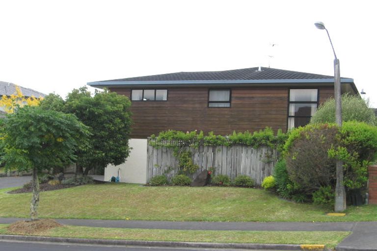 Photo of property in 12 Cherub Place, West Harbour, Auckland, 0618