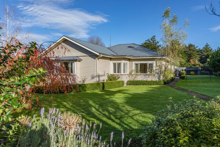 Photo of property in 16 Abbotsford Road, Waipawa, 4210