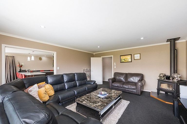 Photo of property in 2a Galea Grove, Kelvin Grove, Palmerston North, 4414