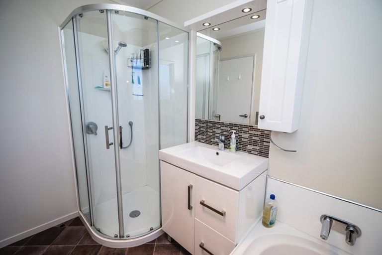 Photo of property in 68 Trias Road, Totara Vale, Auckland, 0629