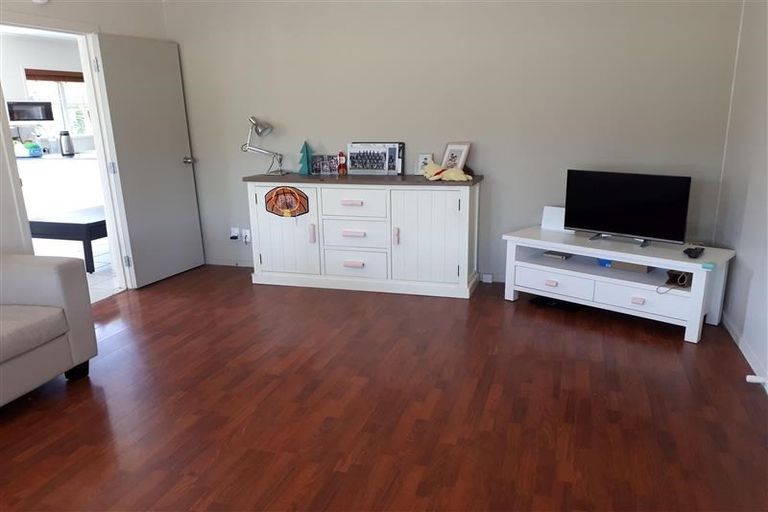 Photo of property in 2/46 Trinidad Road, Sunnynook, Auckland, 0620